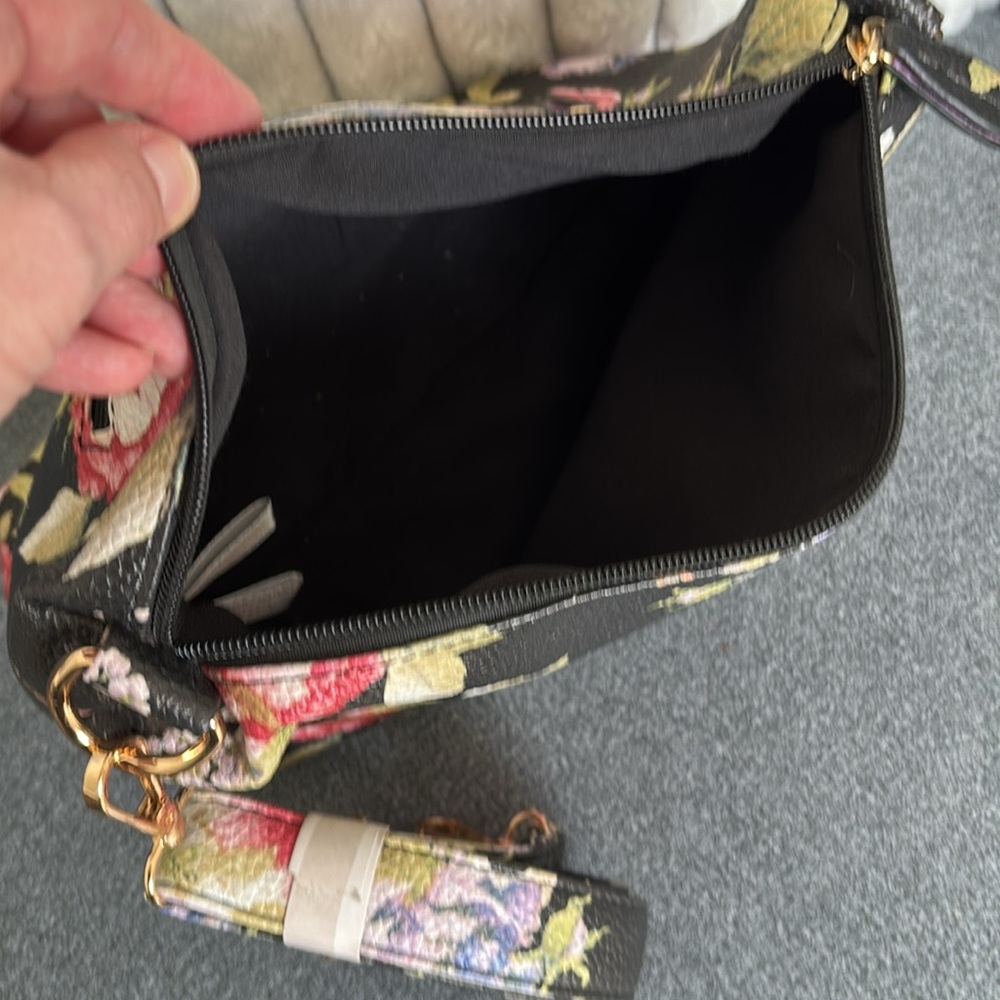 Floral Peony Faux Leather Tote & Crossbody Bag combo - Picture 9 of 10